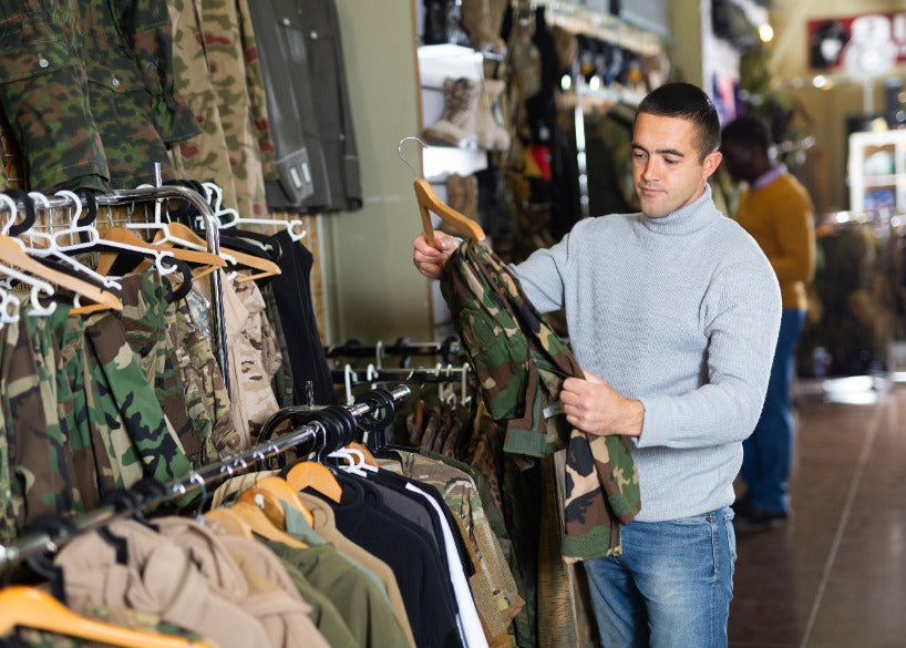 T-shirt militaire : la tendance mode qui vous distingue de la foule